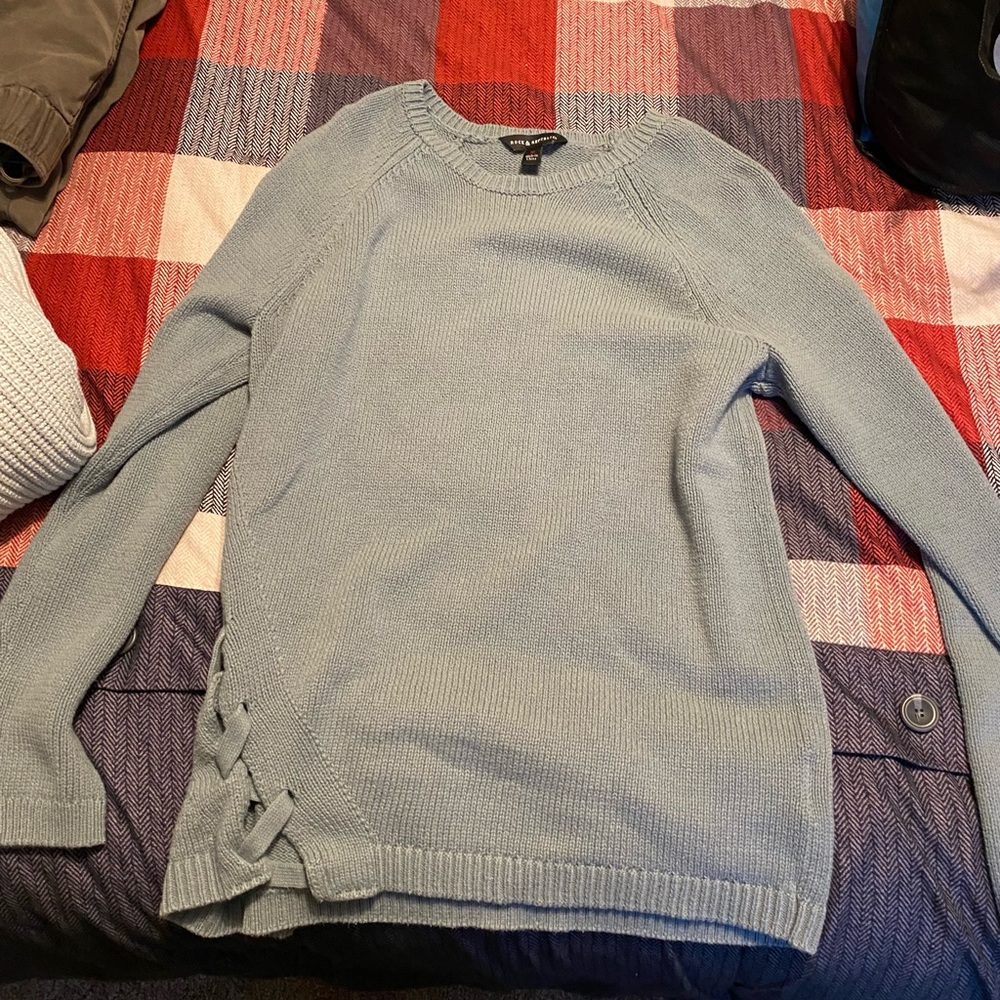Medium rock and republic sweater with cute side detail